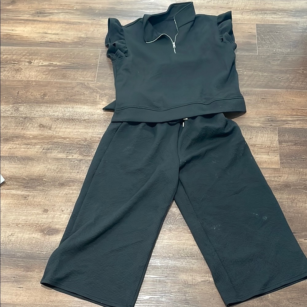 Black textured set
